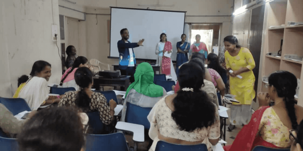 Digital Marketing Classroom Session Hyderabad,explaining by HemSundar Jogi(Digital Marketing Trainer)